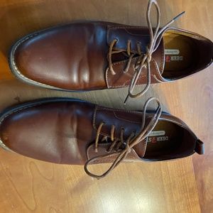 Deer Stags Zander Dress. Shoe Size 6M